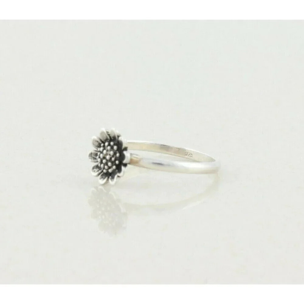 Sterling Silver Daisy Flower Ring size 7 1/4 - Picture 6 of 7